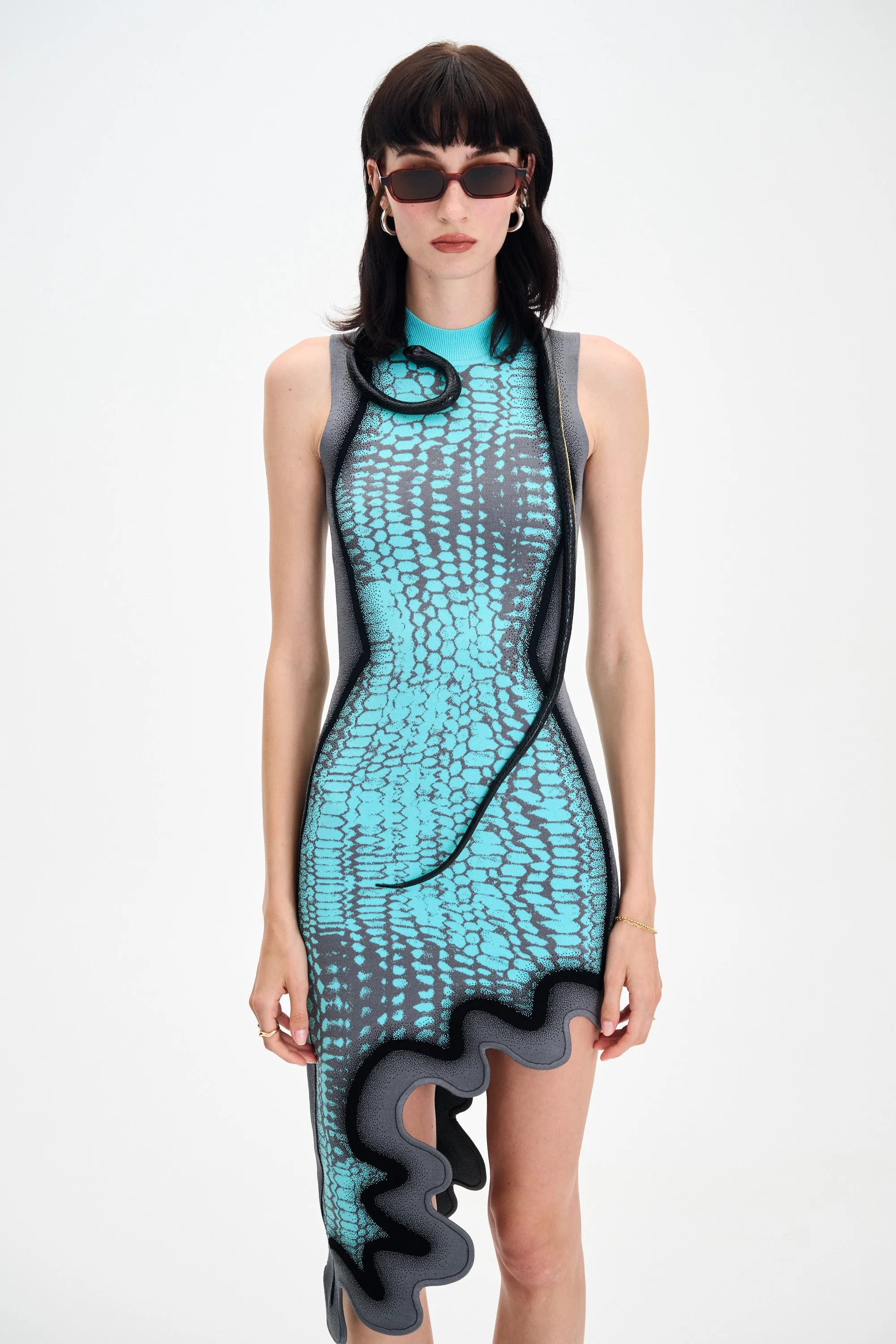BROOKLYN WAVY ASYMMETRIC DRESS Fluid Cut Subtle Comfort