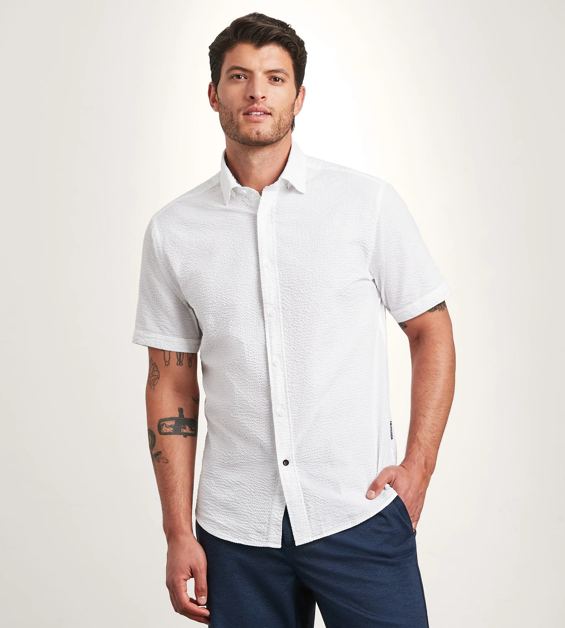 Modern Fit Short Sleeve Seersucker Casual Shirt Essential Wardrobe