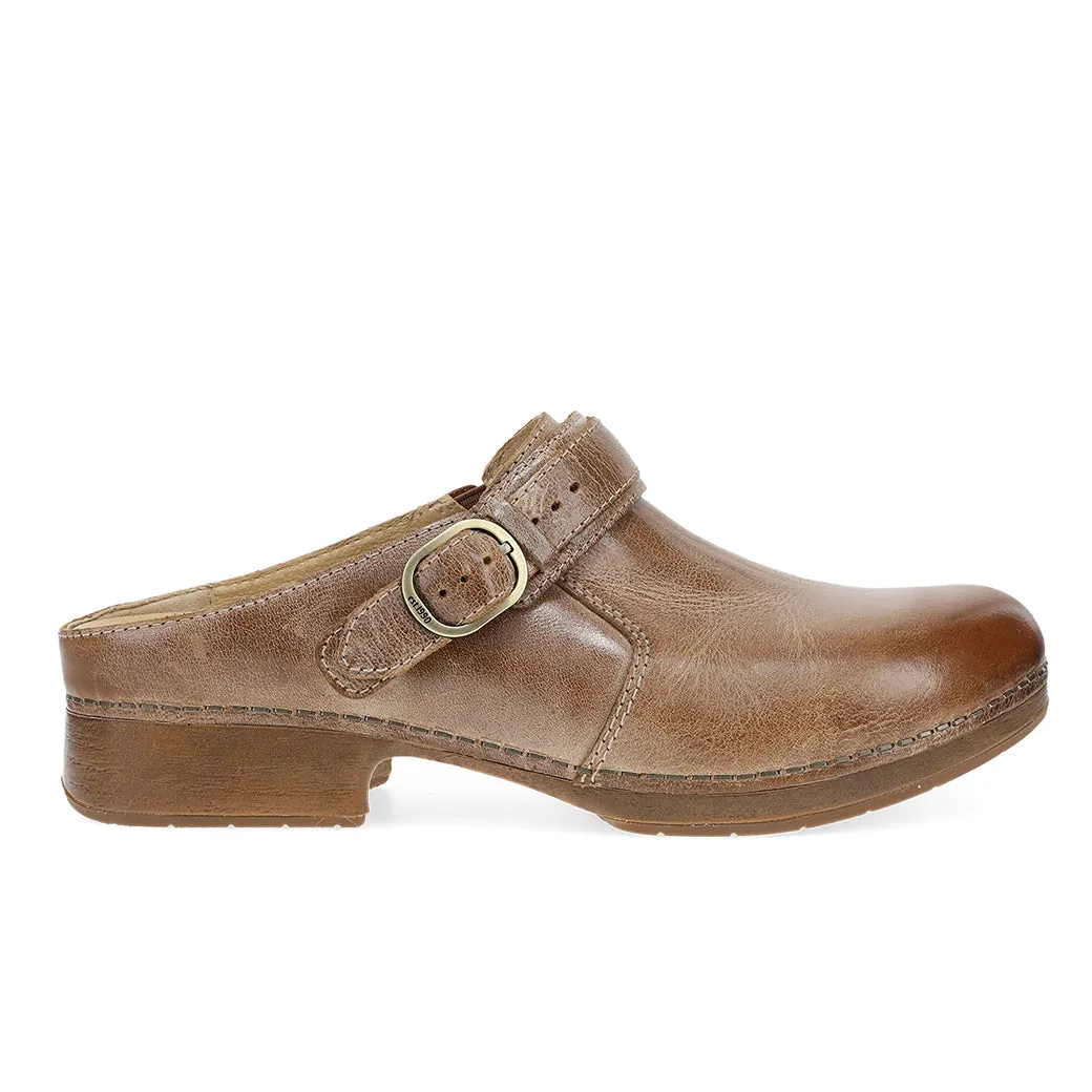 Fun Hike Womens Dansko Millie in Tan